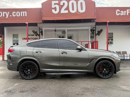 Manhattan Green Metallic 2023 BMW X6 xDrive40i