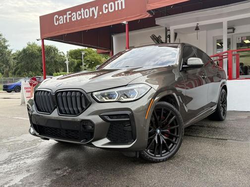 Manhattan Green Metallic 2023 BMW X6 xDrive40i