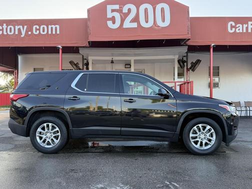 Mosaic Black Metallic 2020 Chevrolet Traverse LS