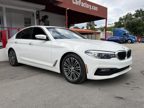 Alpine White 2018 BMW 530 530i