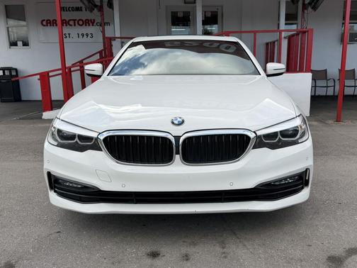 Alpine White 2018 BMW 530 530i