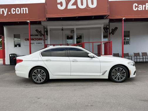 Alpine White 2018 BMW 530 530i