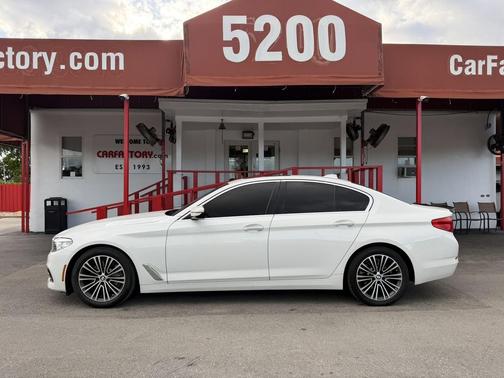 Alpine White 2018 BMW 530 530i
