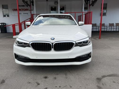 Alpine White 2018 BMW 530 530i