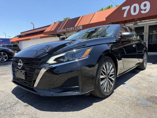 Super Black 2025 Nissan Altima SV FWD