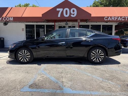 Super Black 2025 Nissan Altima SV FWD