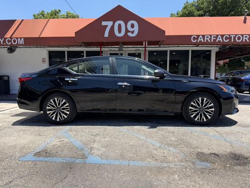 Super Black 2025 Nissan Altima SV FWD