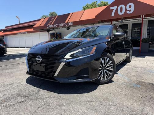 Super Black 2025 Nissan Altima SV FWD