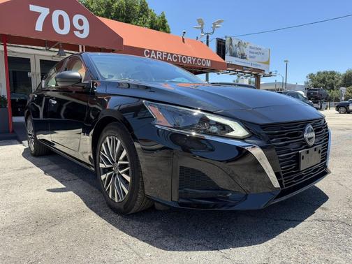 Super Black 2025 Nissan Altima SV FWD