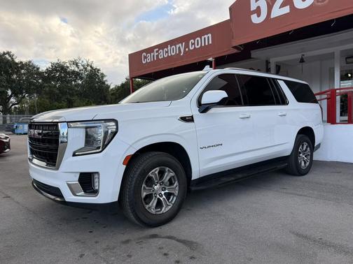 Summit White 2023 GMC Yukon XL SLE