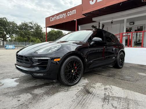 Jet Black Metal 2017 Porsche Macan Macan GTS
