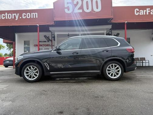 Black Sapphire Metallic 2020 BMW X5 xDrive40i