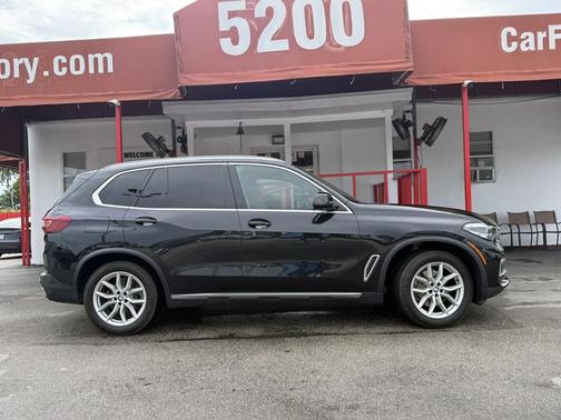 Black Sapphire Metallic 2020 BMW X5 xDrive40i