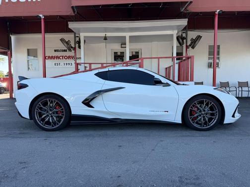 Arctic White 2023 Chevrolet Corvette Stingray w/2LT