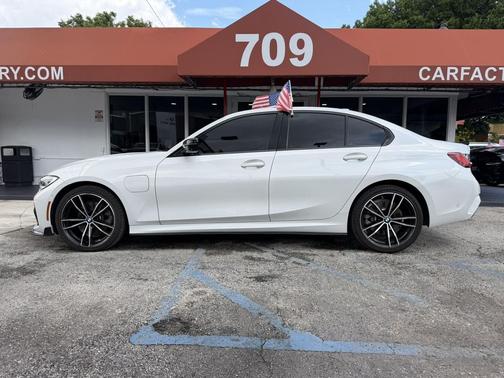 Mineral White Metallic 2021 BMW 330e 330e