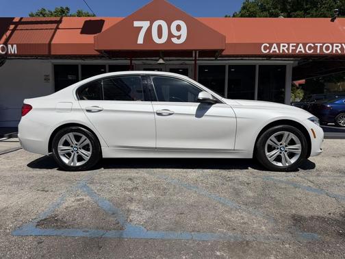 White 2018 BMW 330 330i