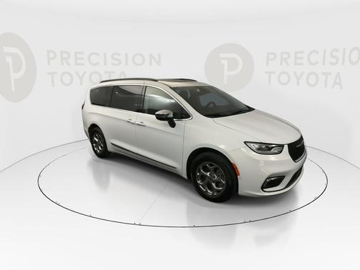 Bright White Clearcoat 2023 Chrysler Pacifica Limited