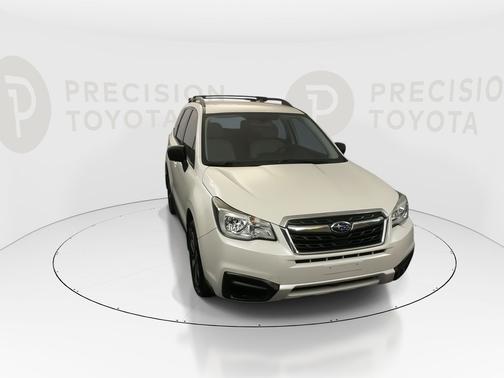 Crystal White Pearl 2017 Subaru Forester 2.5i