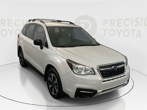 Crystal White Pearl 2017 Subaru Forester 2.5i