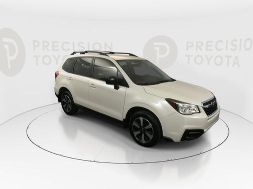 Crystal White Pearl 2017 Subaru Forester 2.5i