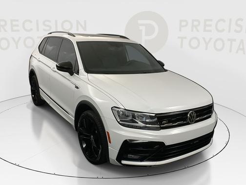 Pure White 2021 Volkswagen Tiguan 2.0T SE R-Line Black