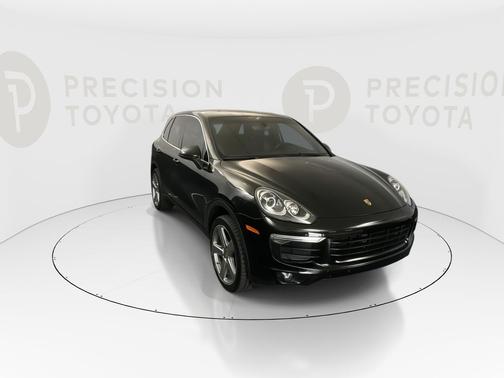 Jet Black Metallic 2016 Porsche Cayenne Base
