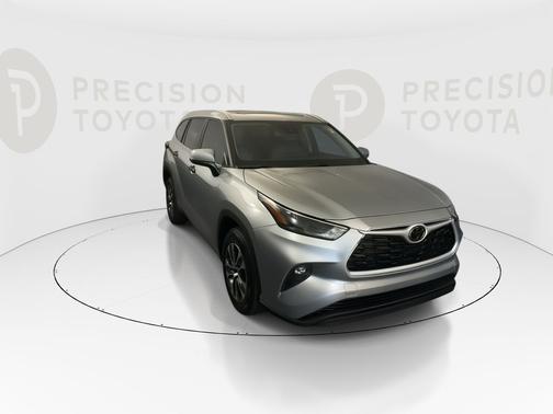Celestial Silver Metallic 2023 Toyota Highlander XLE