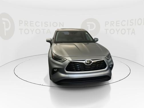 Celestial Silver Metallic 2023 Toyota Highlander XLE