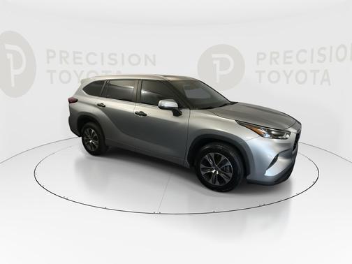 Celestial Silver Metallic 2023 Toyota Highlander XLE