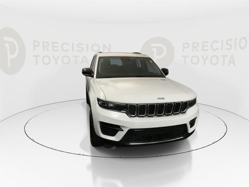 Bright White Clearcoat 2023 Jeep Grand Cherokee Laredo