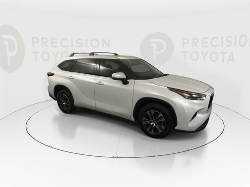 Wind Chill Pearl 2022 Toyota Highlander XLE