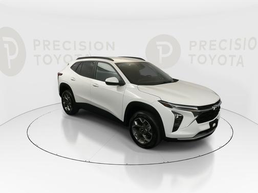 Summit White 2025 Chevrolet Trax LT
