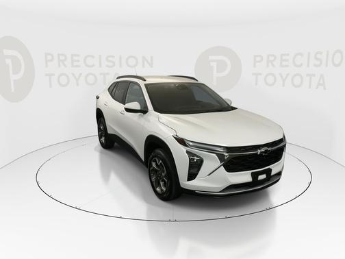 Summit White 2025 Chevrolet Trax LT