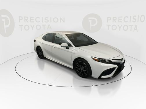 Ice Cap 2024 Toyota Camry SE