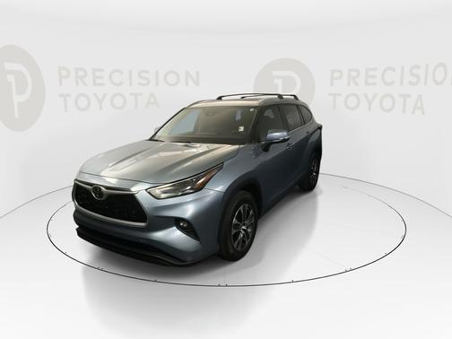 Moon Dust 2023 Toyota Highlander XLE