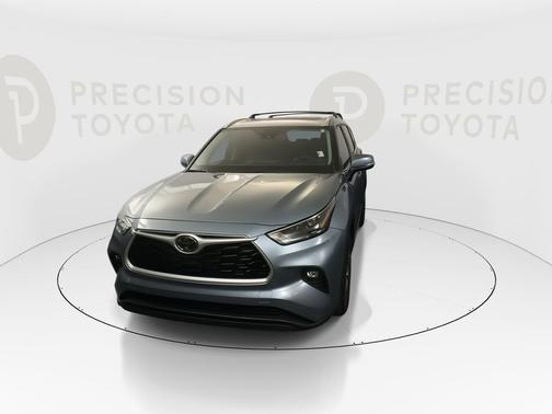 Moon Dust 2023 Toyota Highlander XLE