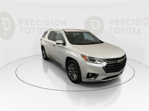 Iridescent Pearl Tricoat 2020 Chevrolet Traverse Premier