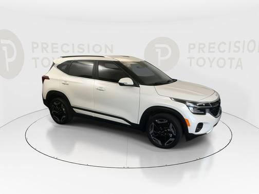 Snow White Pearl 2024 Kia Seltos SX