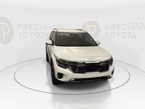 Snow White Pearl 2024 Kia Seltos SX