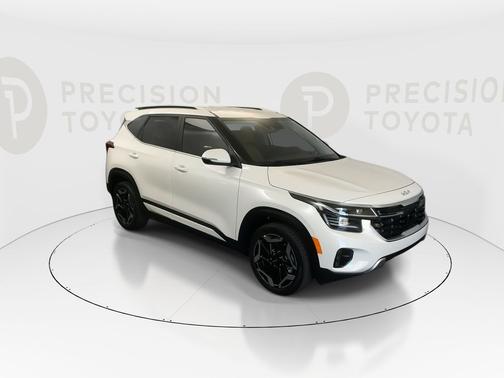 Snow White Pearl 2024 Kia Seltos SX