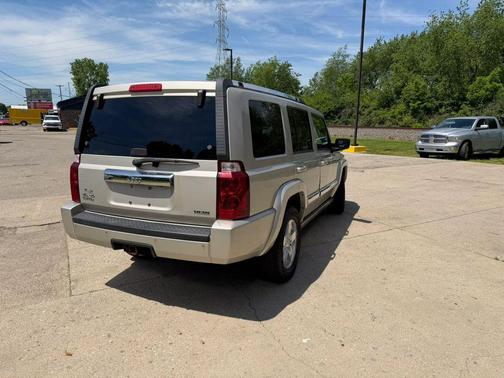 Beige 2007 Jeep Commander Sport