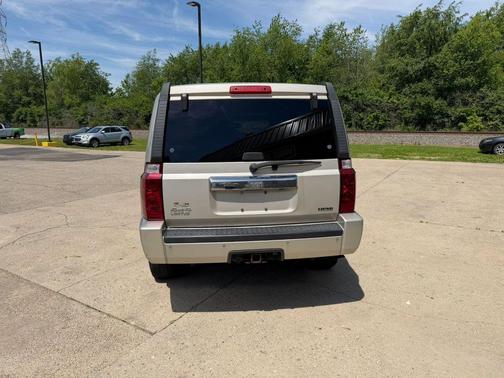 Beige 2007 Jeep Commander Sport
