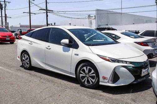 Blizzard Pearl 2017 Toyota Prius Prime Plus
