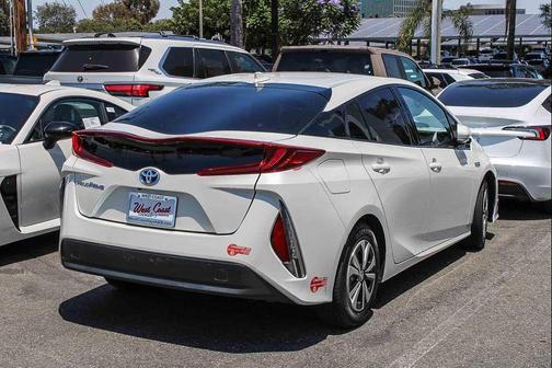 Blizzard Pearl 2017 Toyota Prius Prime Plus