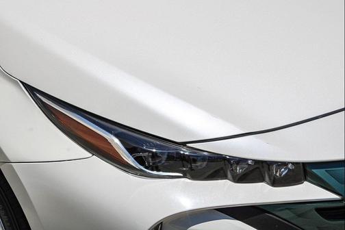 Blizzard Pearl 2017 Toyota Prius Prime Plus