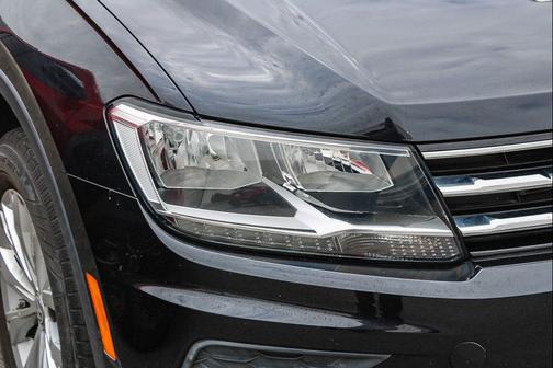 Deep Black 2019 Volkswagen Tiguan 2.0T SE