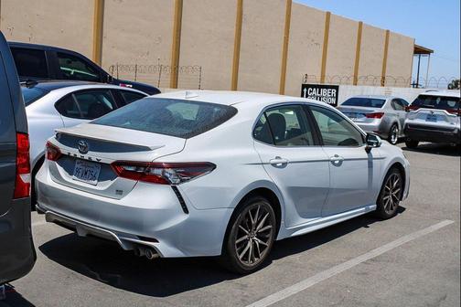 Ice Edge 2023 Toyota Camry SE