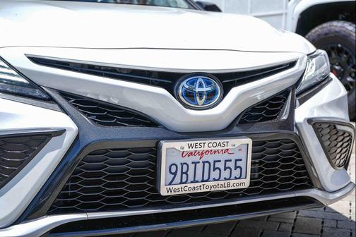 Wind Chill Pearl/Midnight Black Metallic 2022 Toyota Camry XSE