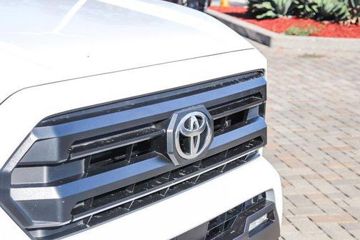 Ice Cap 2025 Toyota Tacoma SR5