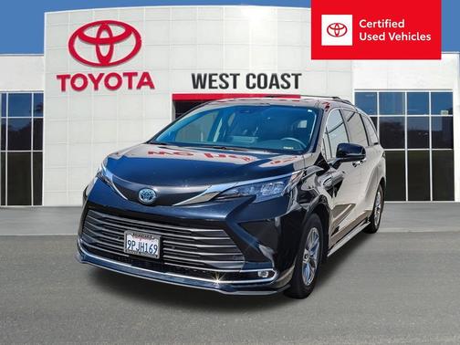 Midnight Black Metallic 2024 Toyota Sienna XLE